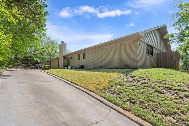 1033 Wedgewood Drive, Woodway, TX 76712