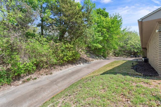 1033 Wedgewood Drive, Woodway, TX 76712