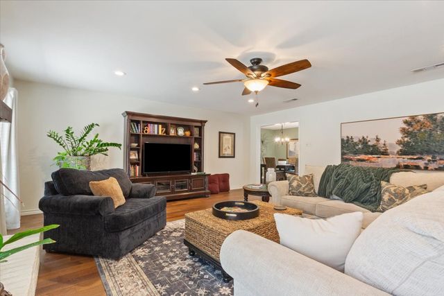 1033 Wedgewood Drive, Woodway, TX 76712