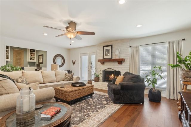 1033 Wedgewood Drive, Woodway, TX 76712