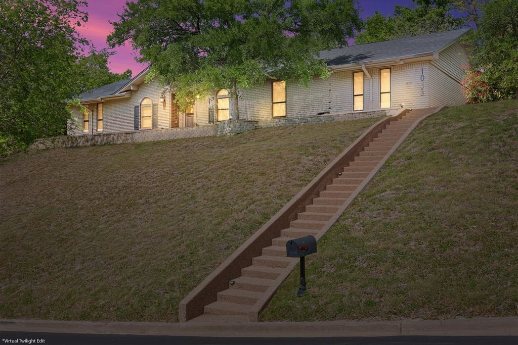 1033 Wedgewood Drive, Woodway, TX 76712