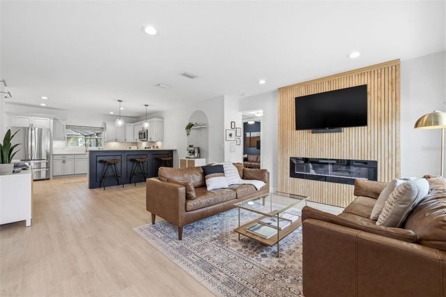 232 42ND AVENUE NE, St Petersburg, FL 33703