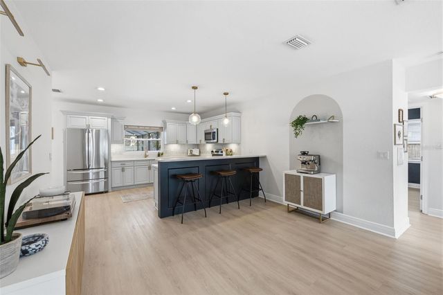 232 42ND AVENUE NE, St Petersburg, FL 33703