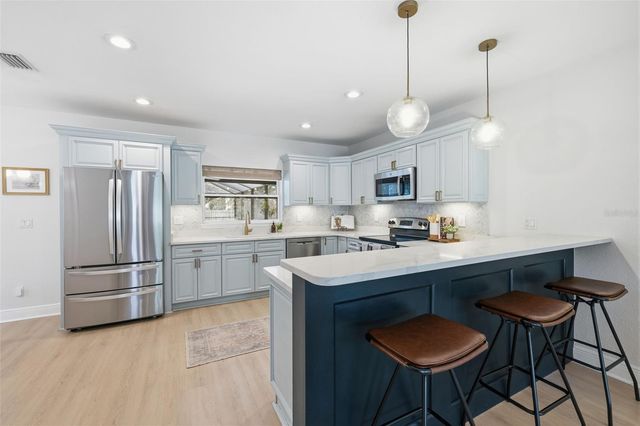 232 42ND AVENUE NE, St Petersburg, FL 33703