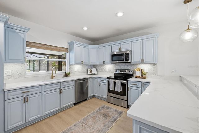 232 42ND AVENUE NE, St Petersburg, FL 33703