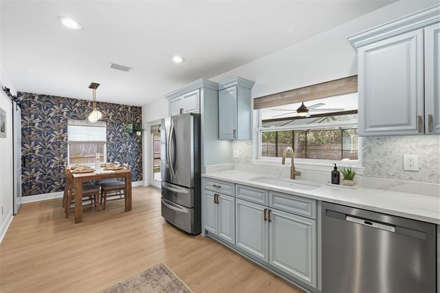 232 42ND AVENUE NE, St Petersburg, FL 33703