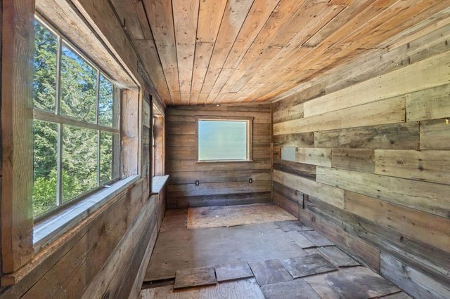 1022 Spring Hill Rd, Newport, WA 99156