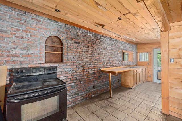 1022 Spring Hill Rd, Newport, WA 99156