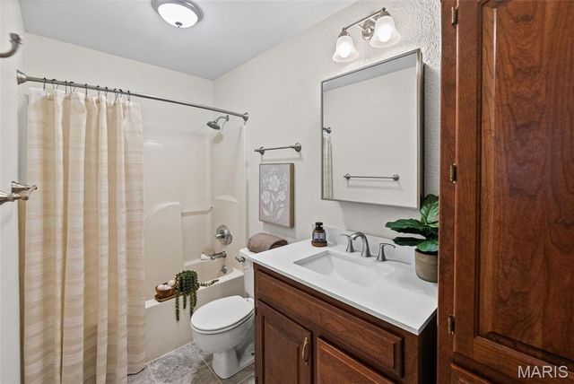 14 Jennifer Drive, Glen Carbon, IL 62034