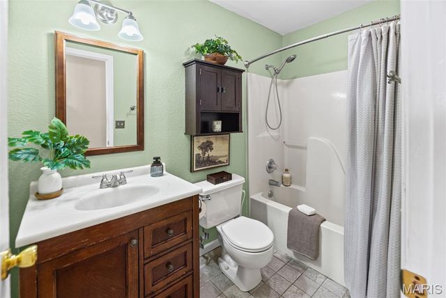 14 Jennifer Drive, Glen Carbon, IL 62034