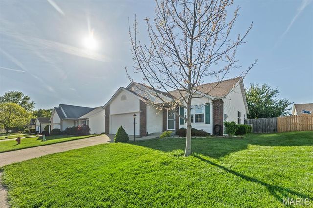 14 Jennifer Drive, Glen Carbon, IL 62034