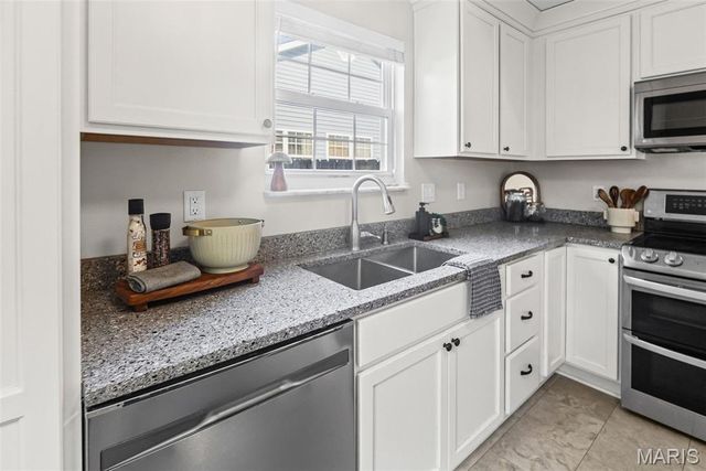 14 Jennifer Drive, Glen Carbon, IL 62034