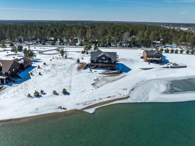 W5698 Westwater Circle, New Lisbon, WI 53950