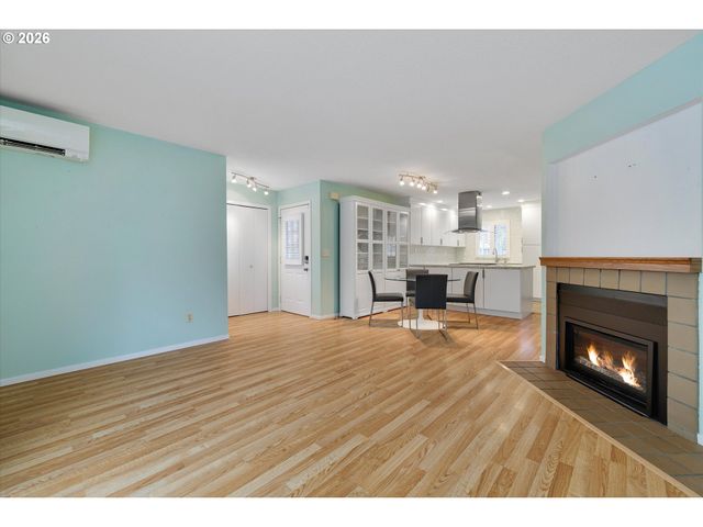 2795 Nw UPSHUR St A, Portland, OR 97210