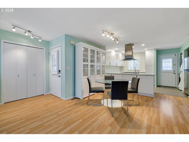 2795 Nw UPSHUR St A, Portland, OR 97210