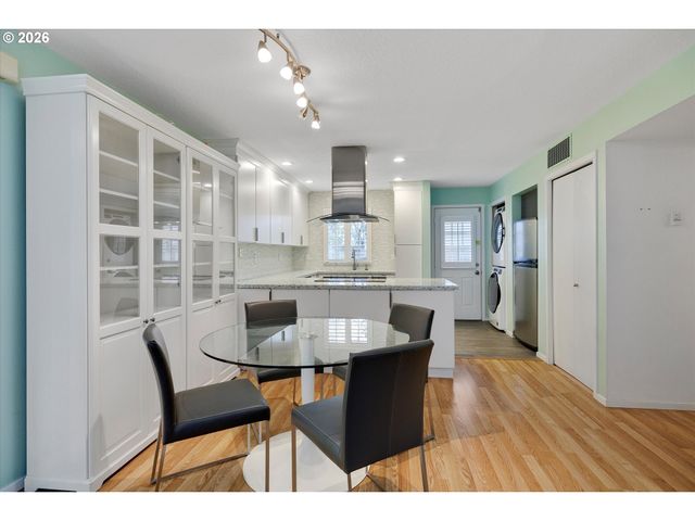 2795 Nw UPSHUR St A, Portland, OR 97210