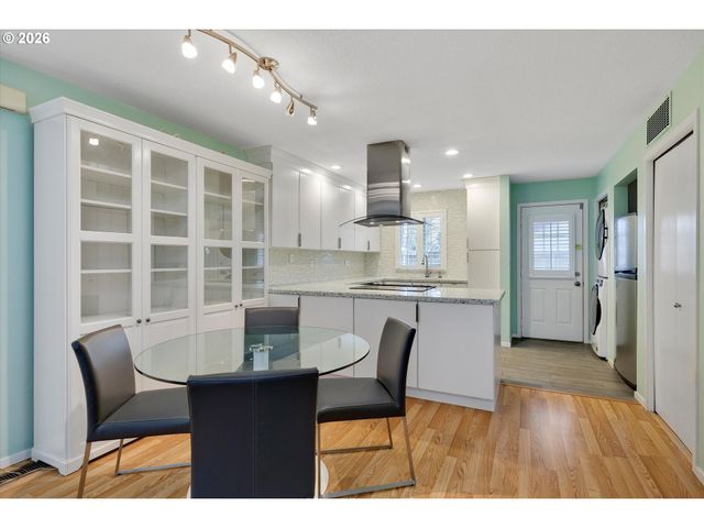 2795 Nw UPSHUR St A, Portland, OR 97210