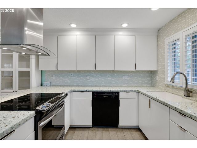 2795 Nw UPSHUR St A, Portland, OR 97210