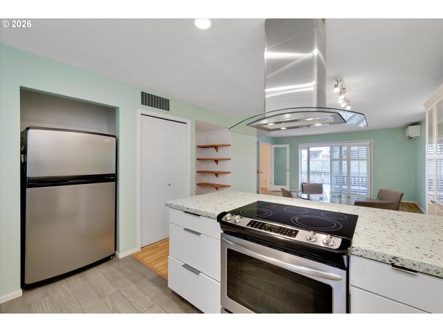 2795 Nw UPSHUR St A, Portland, OR 97210