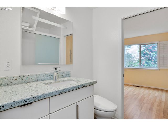 2795 Nw UPSHUR St A, Portland, OR 97210