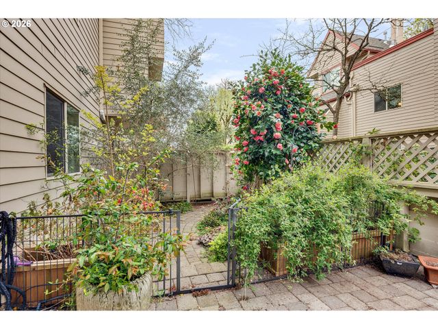 2795 Nw UPSHUR St A, Portland, OR 97210