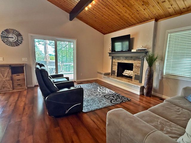 11310 E Royal Road, Morton Twp, MI 49346