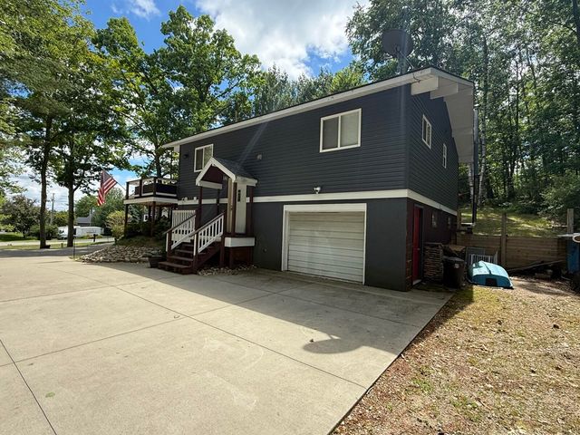 11310 E Royal Road, Morton Twp, MI 49346