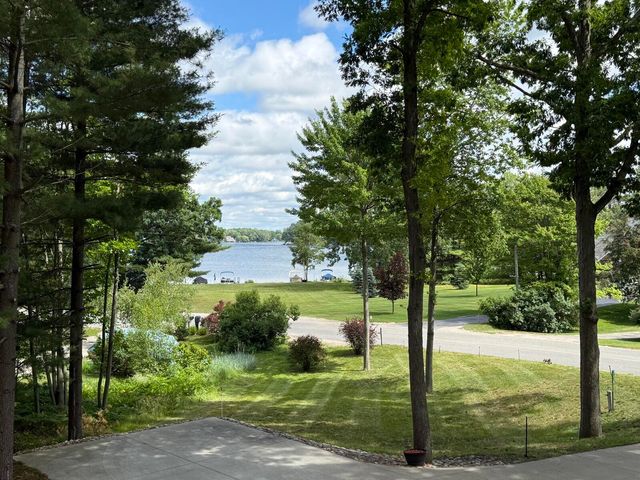 11310 E Royal Road, Morton Twp, MI 49346