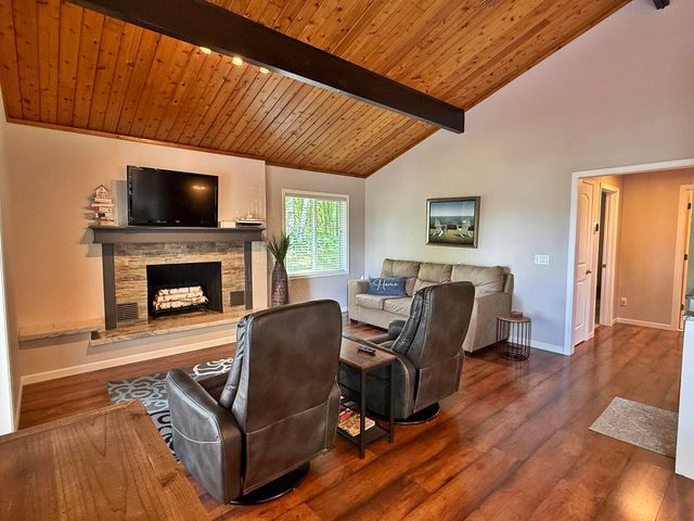 11310 E Royal Road, Morton Twp, MI 49346