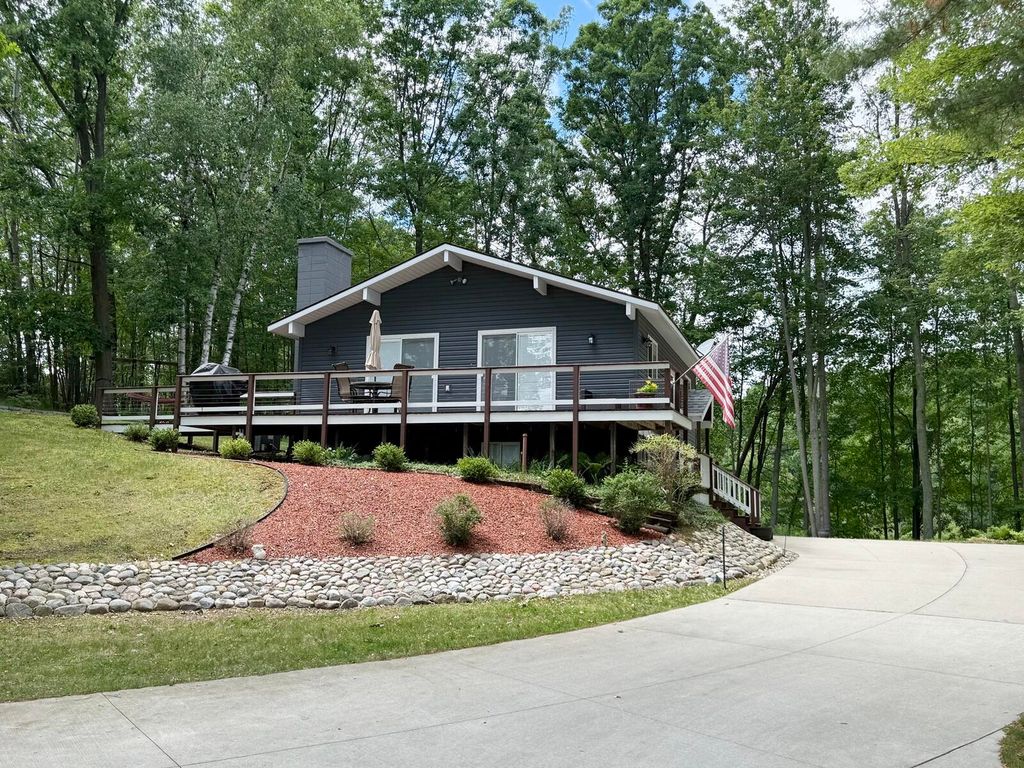 11310 E Royal Road, Morton Twp, MI 49346