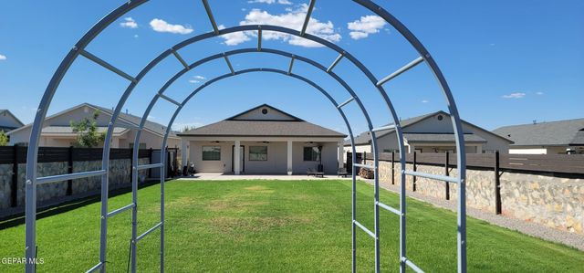 909 Cobalt Avenue, Santa Teresa, NM 88008