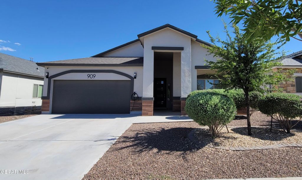 909 Cobalt Avenue, Santa Teresa, NM 88008