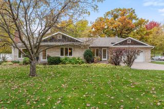 407 Turners Crossroad N, Golden Valley, MN 55422