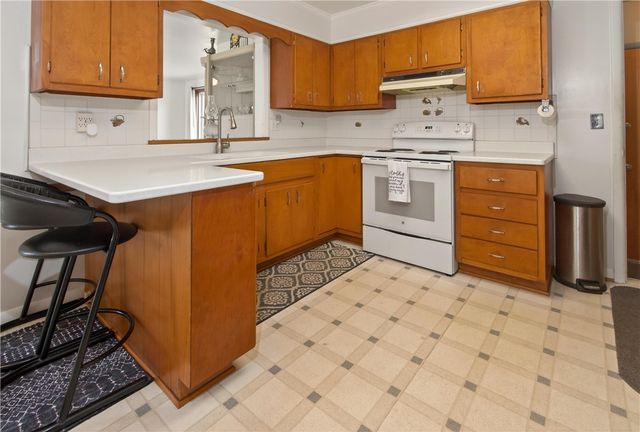 1103 Five Mile Line Road, Webster, NY 14580