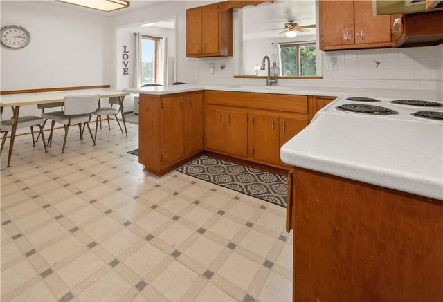 1103 Five Mile Line Road, Webster, NY 14580