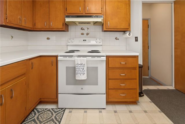 1103 Five Mile Line Road, Webster, NY 14580