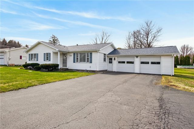 1103 Five Mile Line Road, Webster, NY 14580