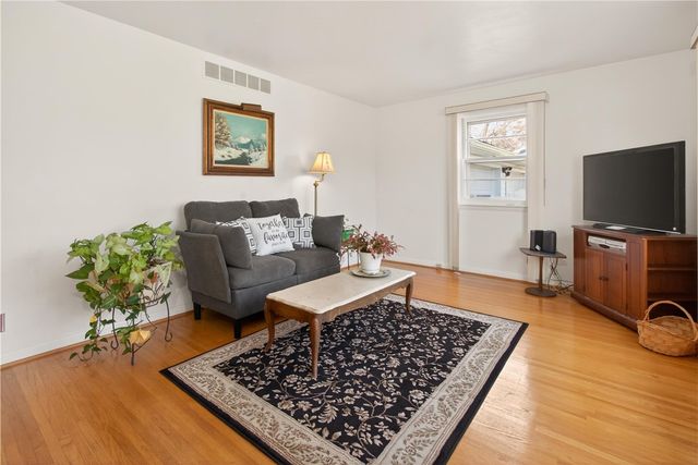 1103 Five Mile Line Road, Webster, NY 14580