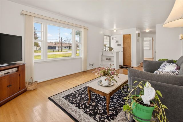 1103 Five Mile Line Road, Webster, NY 14580