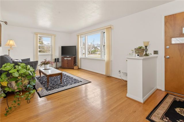 1103 Five Mile Line Road, Webster, NY 14580