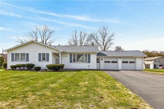 1103 Five Mile Line Road, Webster, NY 14580