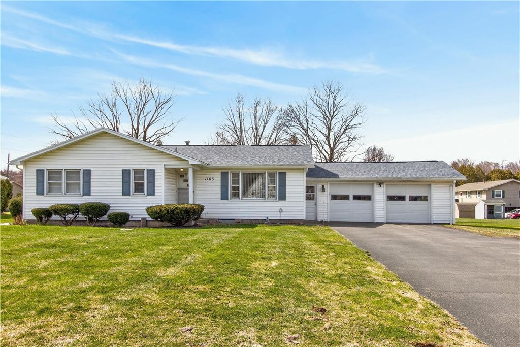 1103 Five Mile Line Road, Webster, NY 14580