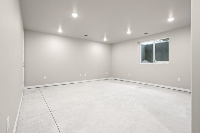 1613 5th Avenue S, Fargo, ND 58103