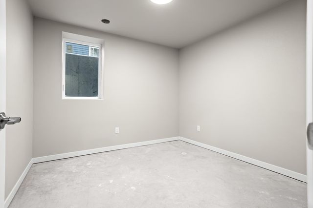 1613 5th Avenue S, Fargo, ND 58103