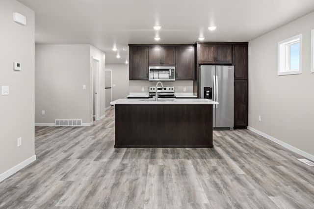 1613 5th Avenue S, Fargo, ND 58103