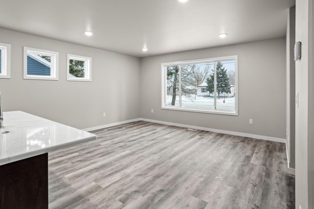 1613 5th Avenue S, Fargo, ND 58103