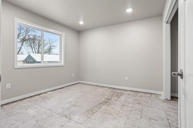 1613 5th Avenue S, Fargo, ND 58103