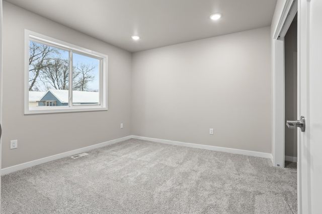 1613 5th Avenue S, Fargo, ND 58103