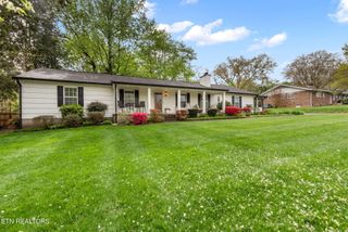225 W Hills Rd, Knoxville, TN 37909