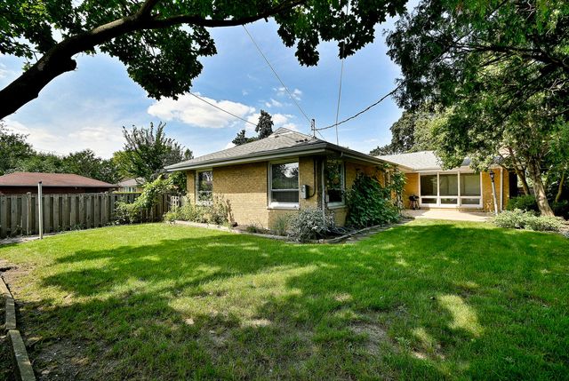 4915 Jerome Avenue, Skokie, IL 60077